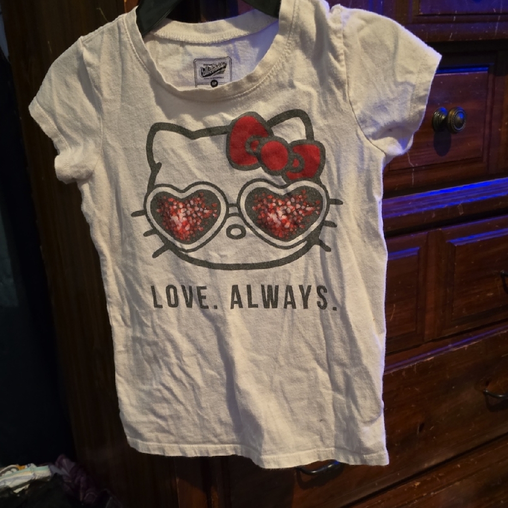 !!.               Girls S White and Red T-Shirt